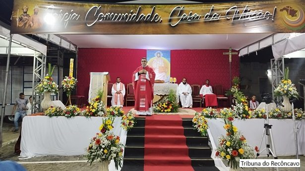 São Felipe: Com tenda lotada paróquia realiza missa festiva de São Filipe e São Tiago - sao-felipe, noticias, bahia