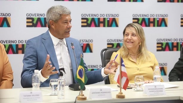 Jerônimo empossa desembargadora Cynthia Resende como governadora em exercício - bahia