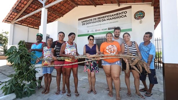 Santa Terezinha: Agricultores familiares do Cercadinho são contemplados com Unidade de Beneficiamento de Mandioca - santa-teresinha, noticias, bahia