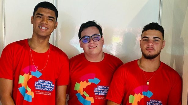 Mutuípe: Estudantes do Colégio Estadual Antônio Felipe Evangelista Neto usam mel de cacau como herbicida - mutuipe, destaque