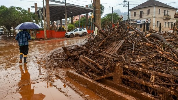 Varejo do RS perde diariamente R$ 3,4 bilhões com os estragos causados por enchentes - economia, brasil