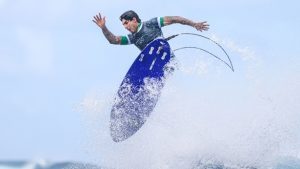 Gabriel Medina brilha em Teahupoo e chega às quartas de final no surfe - esporte, brasil