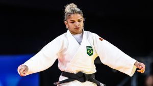 Larissa Pimenta é a primeira mulher a conquistar uma medalha Olímpica na história do Pinheiros - esporte