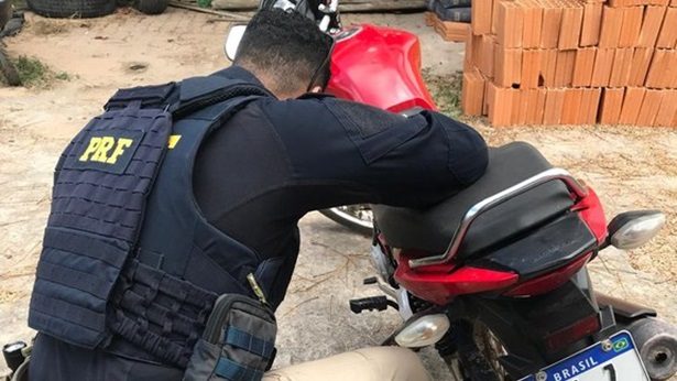 Motocicleta roubada é recuperada em Seabra - seabra, bahia