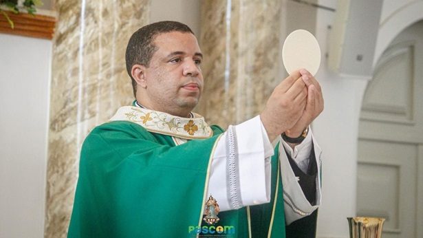 DIOCESE DE CRUZ DAS ALMAS: Padre Luiz Henrique celebra sua primeira missa na Catedral - noticias, catolico