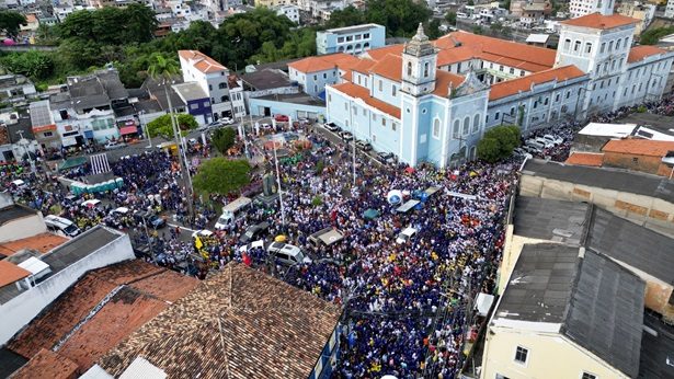 Turistas aprendem sobre a história do 2 de Julho durante cortejo - salvador, bahia