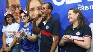 Genival Deolino, Cristina da Farmácia e deputada Rogéria de Almeida visitam Rua Bela Vista acompanhados por centenas de apoiadores - saj