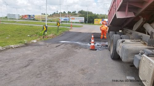 SAJ: Paliativo é feito na BA 046 próximo a Praia do Dendê - saj, noticias, destaque