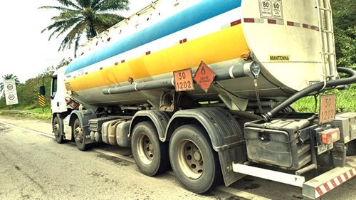 Carga de diesel com excesso de peso é retida em Simões Filho - simoes-filho, bahia