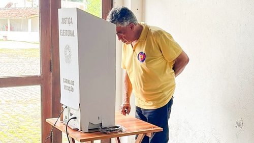 Euvaldo Rosa vota e destaca importância da participação democrática em Santo Antônio de Jesus - saj, noticias