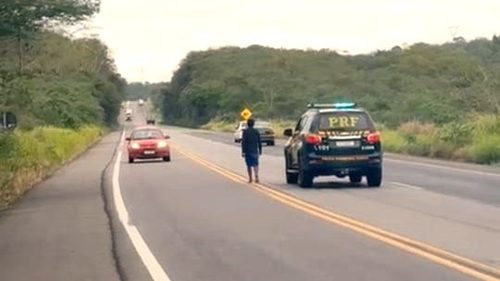 Homem natural de Senhor do Bonfim que estava desorientado em Muritiba é socorrido pela PRF - muritiba, destaque, bahia