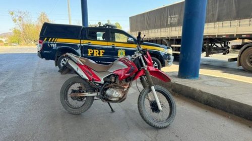 Motocicleta roubada é recuperada na BR-242 - barreiras, bahia