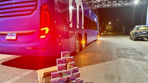 PRF apreende grande quantidade de cigarros eletrônicos em ônibus na BR-242 - bahia