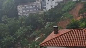 Uma pessoa morre e outras ficam soterradas após deslizamento de terra em Salvador - salvador, bahia