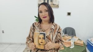 SAJ: Professora e escritora Elaína Cristina de Maria lança o livro 'Minicontos em rede: tessituras de nós' - saj, noticias, literatura, bahia