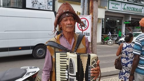 SAJ: Sanfoneiro Vanilo canta clássicos do Rei do Baião na Praça Padre Mateus - videos, saj, noticias