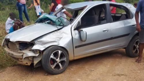 Homem perde controle de direção de carro e capota na zona rural - noticias, mutuipe, bahia, transito