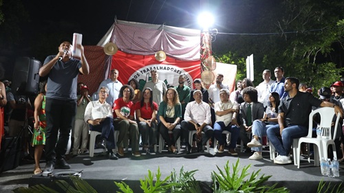 Agricultores familiares em assentamento na Bahia durante ação de inclusão produtiva