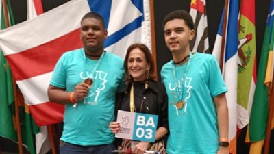Estudantes da rede estadual da Bahia durante cerimônia nacional da Olimpíada Brasileira de Matemática (OBMEP)