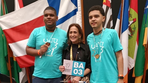 Estudantes da rede estadual da Bahia durante cerimônia nacional da Olimpíada Brasileira de Matemática (OBMEP)