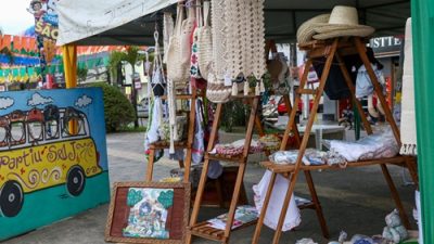 Feira de artesanato durante a ExpoSAJ Bahia em Santo Antônio de Jesus