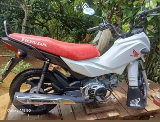 Honda Pop 110 branca roubada na região da Piquiá, em Jiquiriçá.