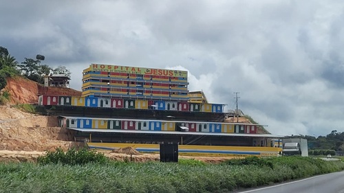 Fachada da Fundação Dr. Jesus, em Candeias, na Bahia