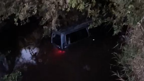 Van escolar cai no Rio Preto entre Varzedo e São Miguel das Matas