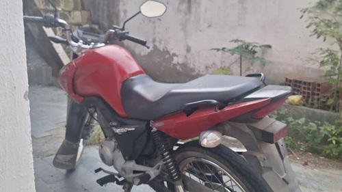 Motocicleta recuperada pela Polícia Militar em Cabaceiras do Paraguaçu
