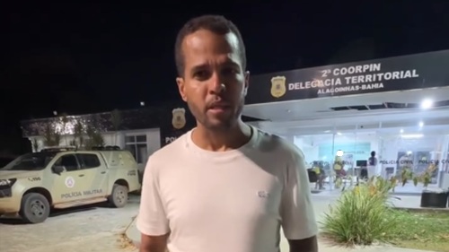 Thiancle Araújo deixa delegacia após ser liberado em Alagoinhas