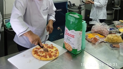 Master fazendo pão no festival
