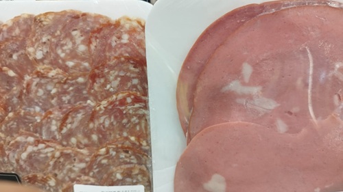 Salame e peito de peru embalados