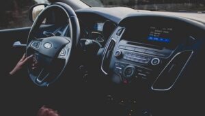 Volante de carro em veículo de aluguel