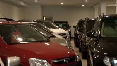 Carros novos em exposição representando o mercado automotivo brasileiro