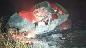 Ibotirama: Motorista morre carbonizado após carro capotar e pegar fogo - ibotirama, destaque, transito
