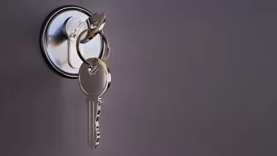 Chave representando a compra segura de terreno e lote regularizado