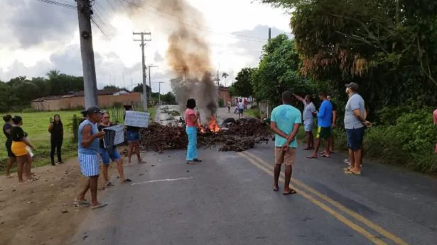 Conceição do Almeida: Moradores realizam manifestação na Mombaça - noticias, destaque, conceicao-do-almeida