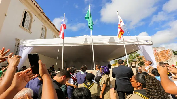 SAJ: Hasteamento da bandeira e desfile cívico marcaram a comemoração dos 143 anos de emancipação política - saj