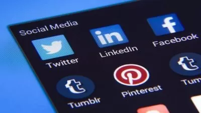 Ícones de redes sociais representando plataformas digitais e comunicação online.