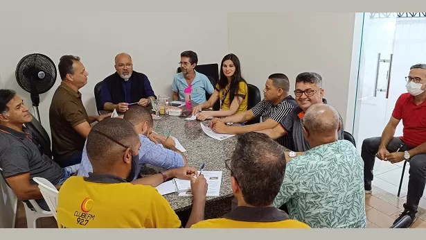 SAJ: Direção da Clube FM realiza reunião com colaboradores - saj, noticias, bahia