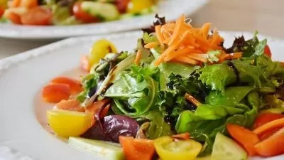 Alimentação saudável com frutas, verduras e alimentos nutritivos