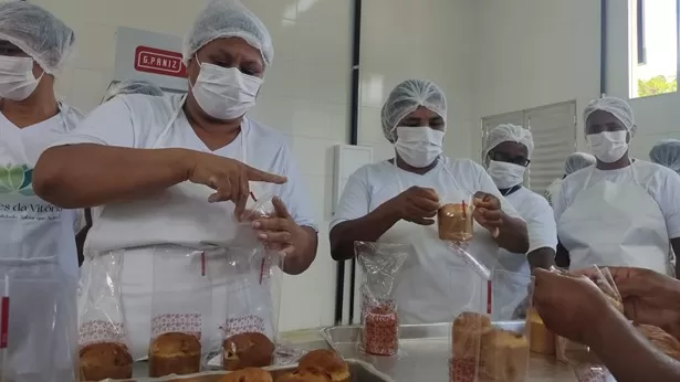 Ibirapitanga: Com unidade de beneficiamento, agricultoras preparam vendas de panetone de mandioca - noticias, ibirapitanga, bahia