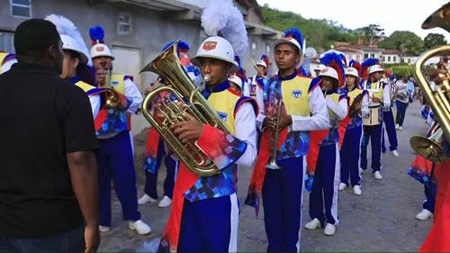 Estudantes da rede estadual desfilam em Cachoeira durante ato simbólico de transferência da capital da Bahia