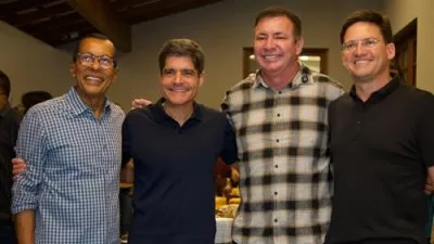 ACM Neto, Ditinho da AviVip e Genival Deolino durante agenda em Santo Antônio de Jesus.
