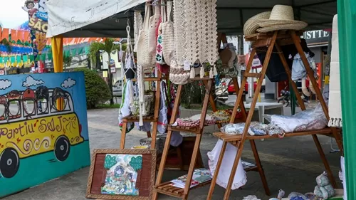 Feira de artesanato durante a ExpoSAJ Bahia em Santo Antônio de Jesus
