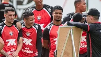 Time do Vitória antes de partida pelo Campeonato Brasileiro 2026.
