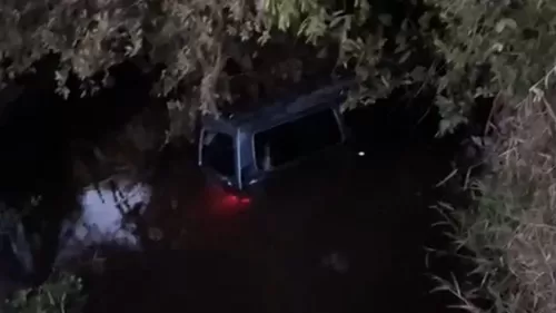Van escolar cai no Rio Preto entre Varzedo e São Miguel das Matas
