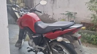 Motocicleta recuperada pela Polícia Militar em Cabaceiras do Paraguaçu