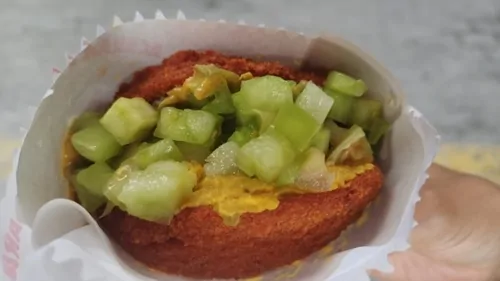 Acarajé frito no azeite de dendê, alimento tradicional da Bahia