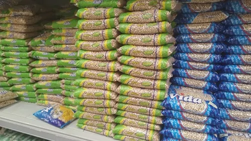 Feijão em prateleira de supermercado